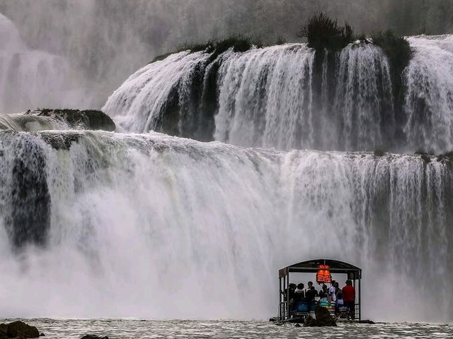 น้ำตกสองแผ่นดิน เวียดนาม-จีน Ban Gioc