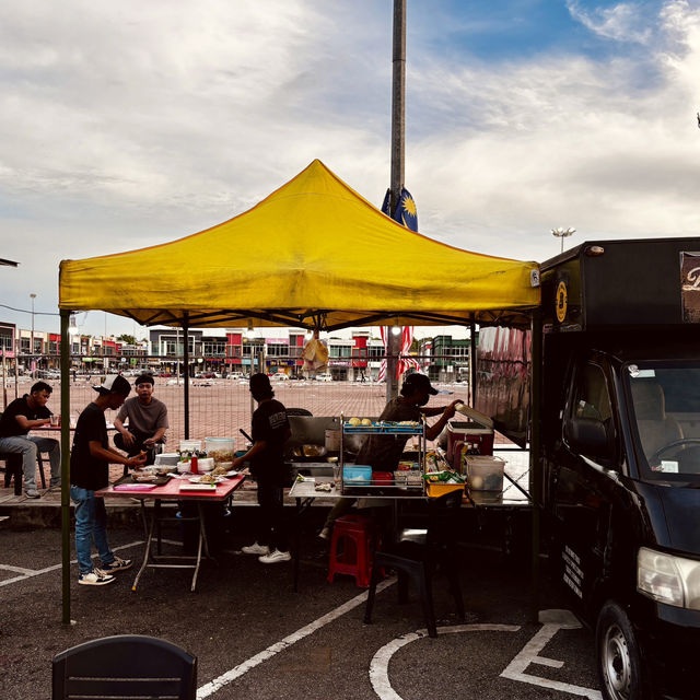 **"Dataran Centrio Night Market: A Vibrant Foodie Haven in Seremban"**