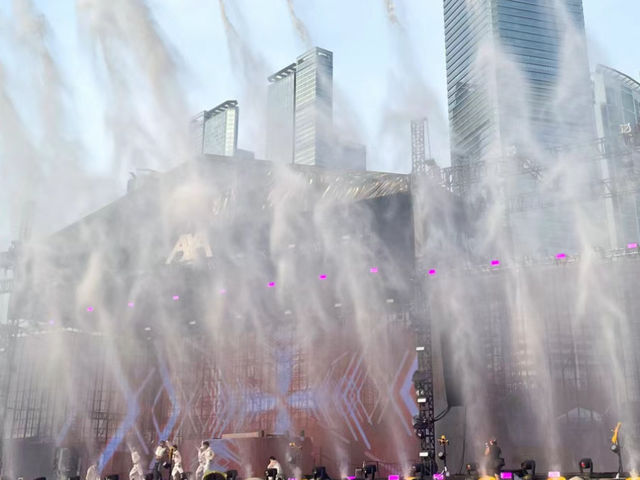 香港中環海濱長廊的S2O潑水音樂節