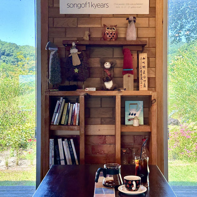 넓은 정원과 느티나무가 있는 로스터리 카페💚