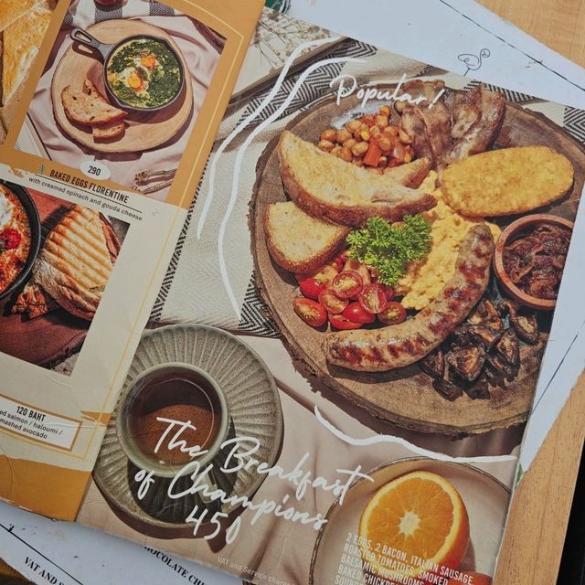 คาเฟ่บีชบาร์ที่สวยตรงปกของสมุย