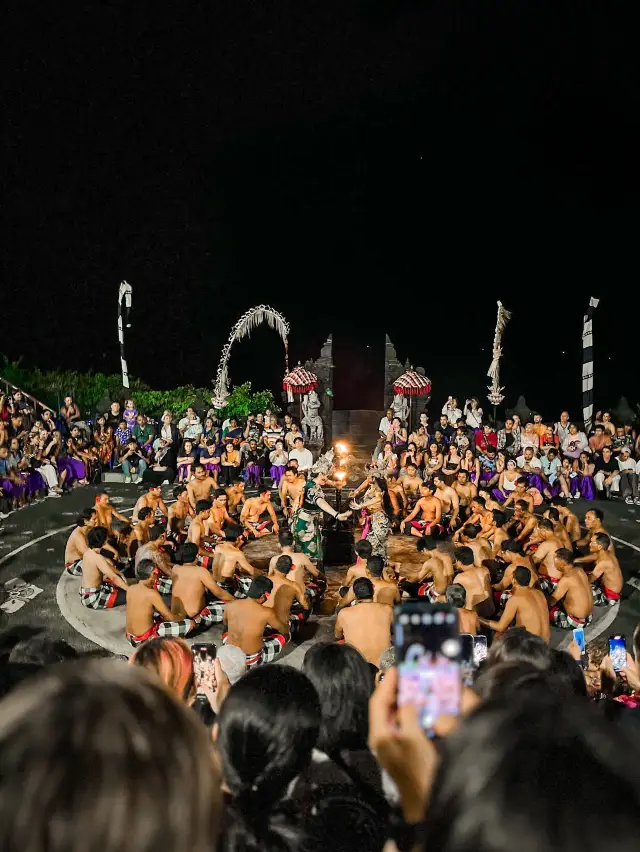 울루와뚜 사원 케착 댄스 극장