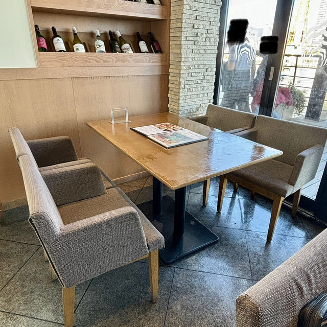 【兵庫・神戸】神戸港と牡蠣料理のマリアージュ「The Oyster Bar KOBE」