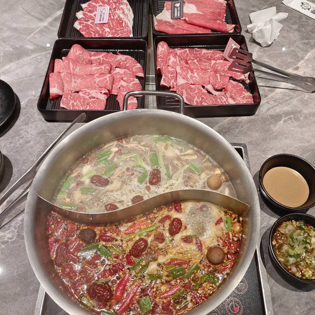 桃園龜山  小蒙牛頂級麻辣養生鍋家林口店