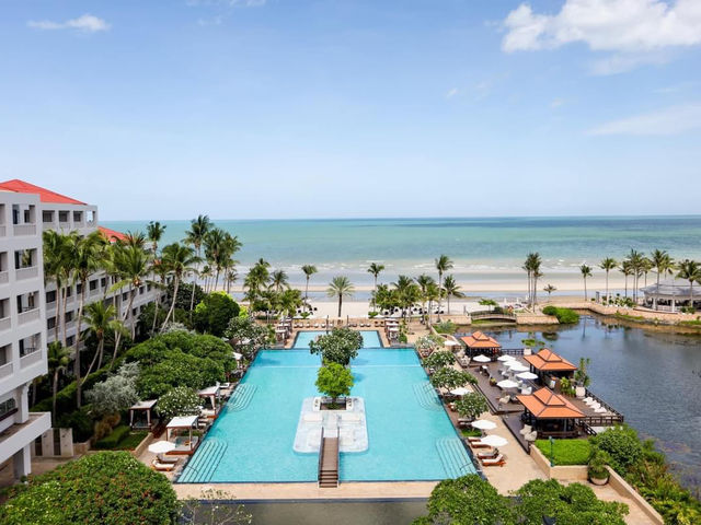 Dusit Thani Hua Hin ที่พักสวยริมทะเลหัวหิน