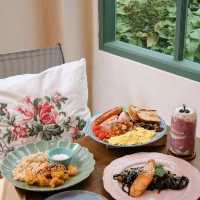 Daisie May's Home Cafe