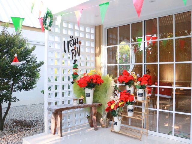 คาเฟ่ธีมคริสต์มาสที่ Tamsook 