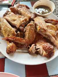 ส้มตำยายขัน ริมทางรถไฟสุดแซ่บ