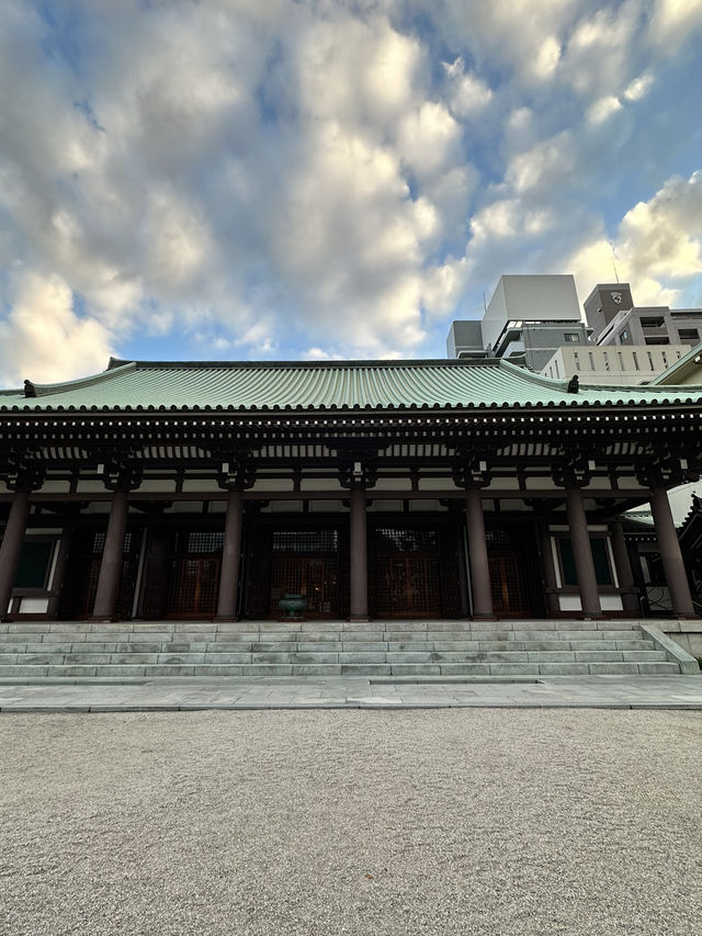木造坐像で日本一大きい福岡大仏	