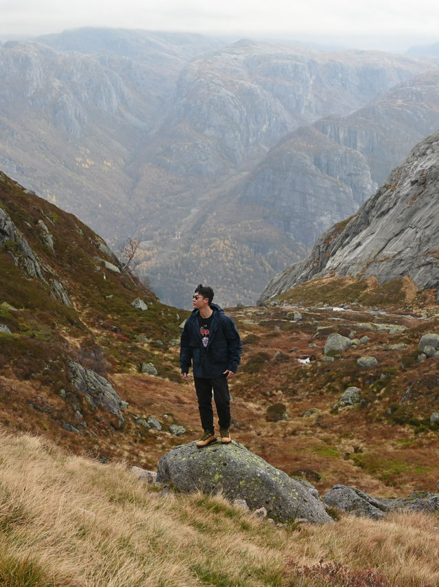 Kjeragbolten เดินเขาที่นอร์เวย์กับวิวที่สวยที่สุด