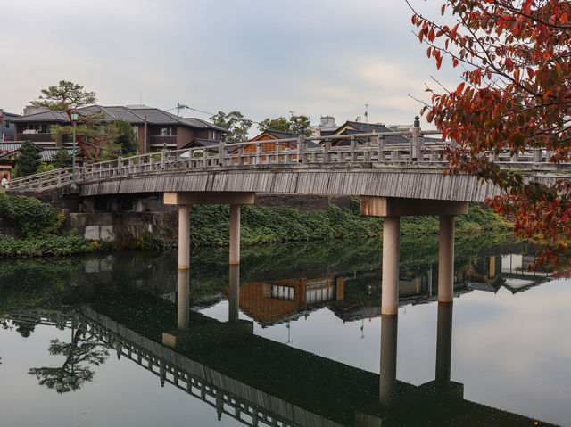 【石川県】 浅野川のせせらぎ感じる茶屋街『主計町茶屋街』