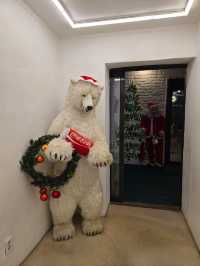 대형 거꾸로 트리가 반짝이는 여주카페🎄