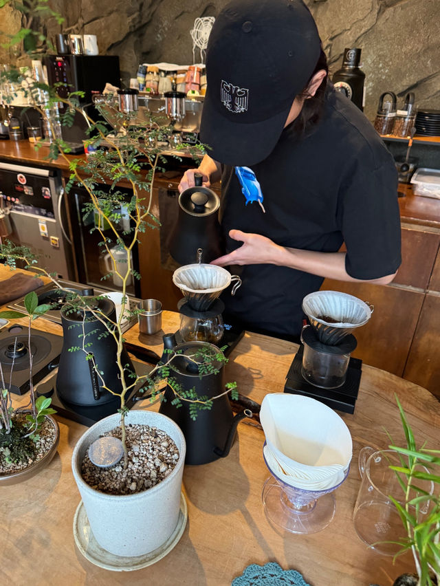 🥰🌸용산 올딧세 동굴 컨셉의 카페