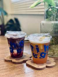 จิบกาแฟ พร้อมเล่นกับเจ้า 4 ขา ที่ Neighbor Dog