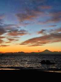 【絶景】神奈川県・森戸海岸の夕日が美しすぎる…！🌅