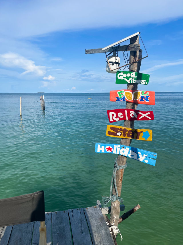 Apache Pier Restaurant อ่าวลุงดำ เกาะเสม็ด