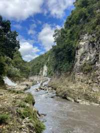 A Visit to Air Terjun Tanggedu – Sumba’s Stunning Waterfall Adventure 🌿💦