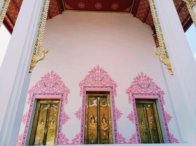 泰國曼谷古跡皇家寺廟華人文化古廟金佛寺唐人街一日遊行程，高大雄偉金塔，適合拍照📸打卡祈福