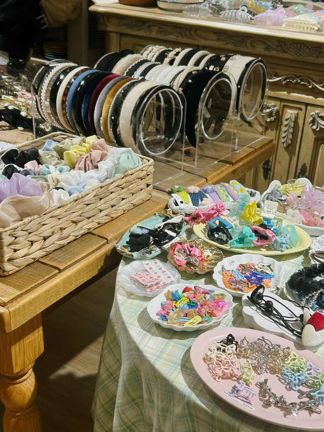 감성 가득! 건물, 소품 모두 예쁜 로웨더에서 데이트 어때요? 🤍