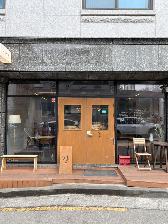 춘천 여행 필수 코스 추천:조용한 동네에 있는 ‘동내빵집’🥖