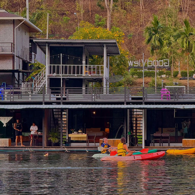 นอนแพริมน้ำ วิวภูเขา บรรยากาศโคตรฟิน 🛁⛰️🏞️