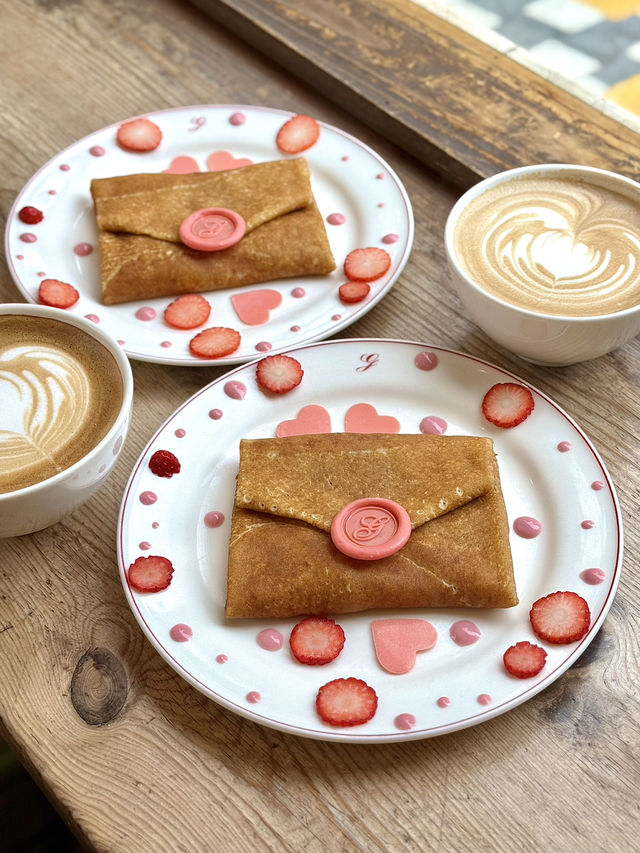 Springtime Strawberry Crepe at Galettoria🌸