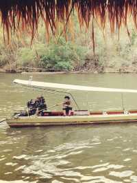 พักผ่อนกลางสายน้ำ ที่ The FloatHouse River Kwai