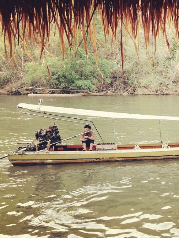 พักผ่อนกลางสายน้ำ ที่ The FloatHouse River Kwai