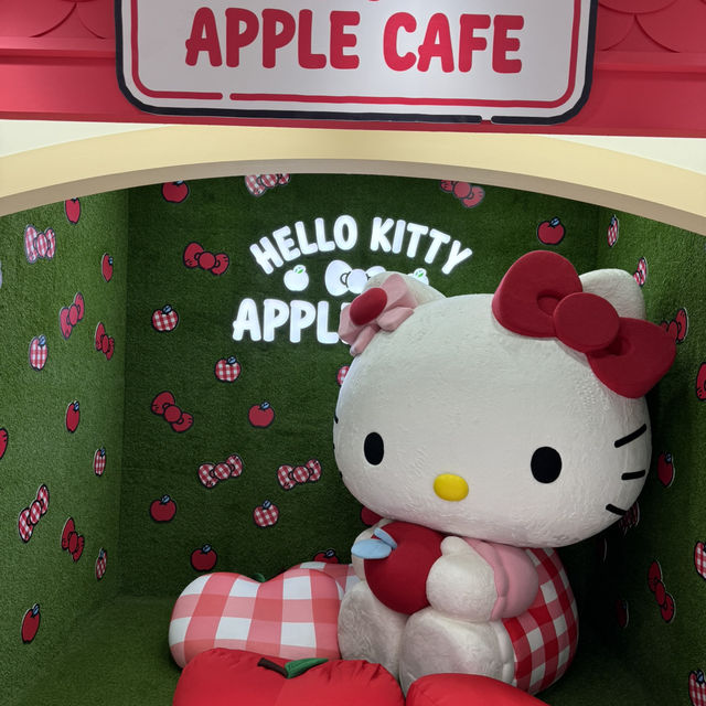 웨이팅 난리난 명동 헬로키티 애플카페🍎