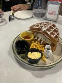 버거에 와플이!? 강릉 리틀다이너 미친 조합 맛집🍔🧇🥞