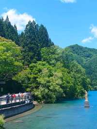 田澤湖環湖美拍景點推薦---浮木神社、金色辰子像、御座石神社朱紅大鳥居