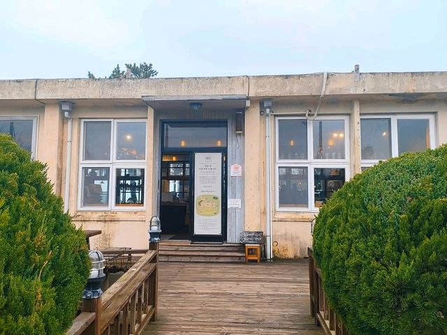 濟州-明月國小咖啡廳，舊校舍改建的懷舊空間
