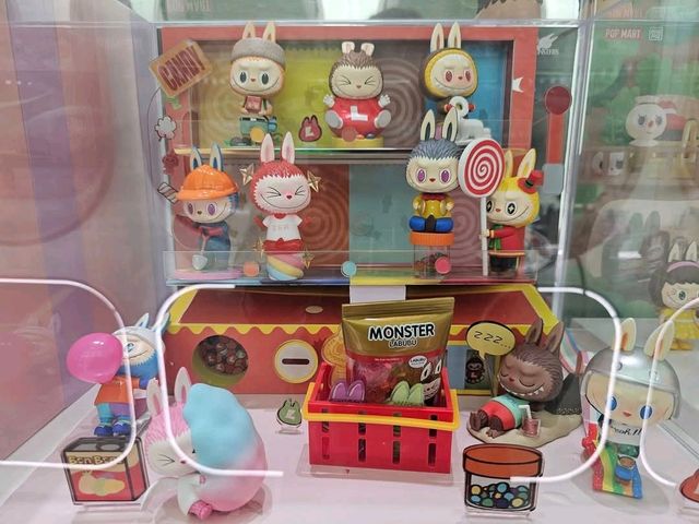 ช้อปปิ้ง Pop Mart ที่ใหญ่สุดในเซี่ยงไฮ้