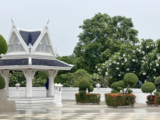 พระราชานุสาวรีย์ สมเด็จพระศรีสุริโยทัย