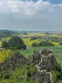 Vietnam – A Captivating Tapestry of Culture, Nature, and Flavor