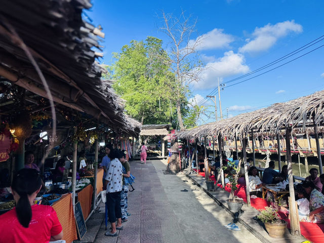 “ตลาดย้อนยุคปากพนัง” สัมผัสกลิ่นอายวันวาน ริมคลอง