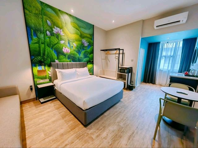 "Smart Stays, Smooth Transfers – Your Budget Gateway Near KLIA"