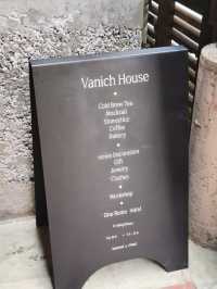 曼谷｜ 偶遇 Vanich House 大學生手作市集，現場氣氛好到不想離開💕
