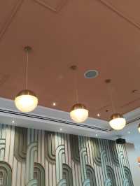 曼谷｜設計＋落地窗＋最chill早餐時光！沒住這間真的會後悔！The Quarter Saphan Khwai 飯店餐廳美到像雜誌封面☀️挑高