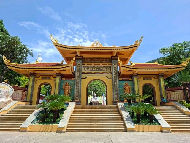 วัดสวยริมหน้าผา Ho Quoc Temple