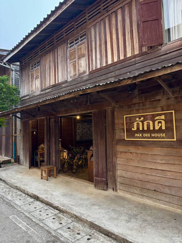 ตักบาตรข้าวเหนียว ณ เชียงคาน 🧡🏠✨