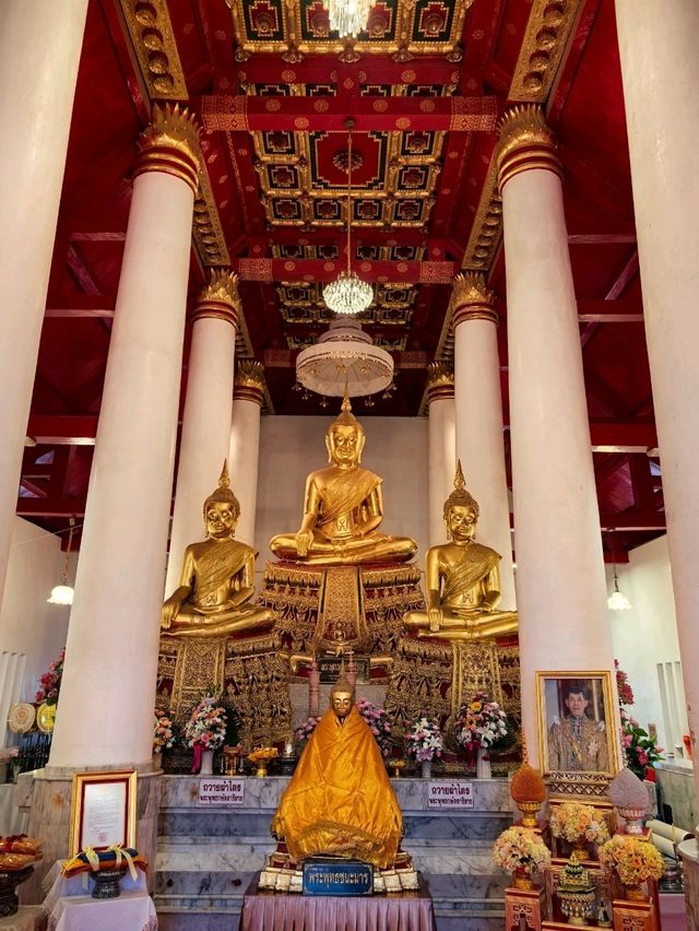 วัดกษัตราธิราช – เสน่ห์แห่งสายน้ำในฤดูหลาก