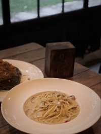A Blend of History and Culinary Experience