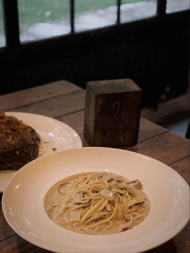 A Blend of History and Culinary Experience
