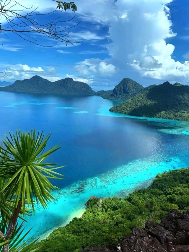 Bohey Dulang Island: Semporna's Crown Jewel