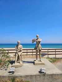 아름다운 바다와 그네가 있는 동호해변 완벽한 야외 데이트 장소입니다