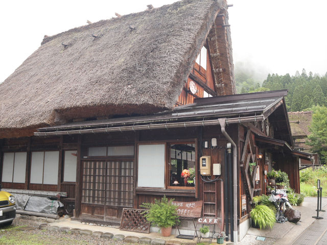 Shirakawa-go’s Gassho-zukuri Village