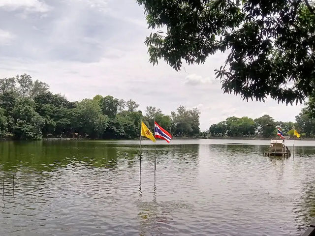 สระโกสินารายณ์และแนวกำแพงเมือง บ้านโป่ง ราชบุรี