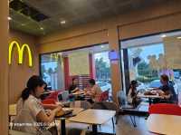 🍔🌊 "McDonald’s บางแสน – เบอร์เกอร์ไก่ริมทะเล