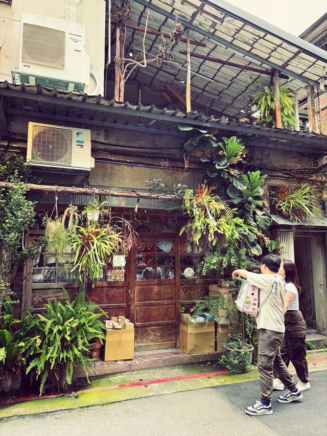 週末午後台北中山・赤峰街散步，老店吃挫冰🍧